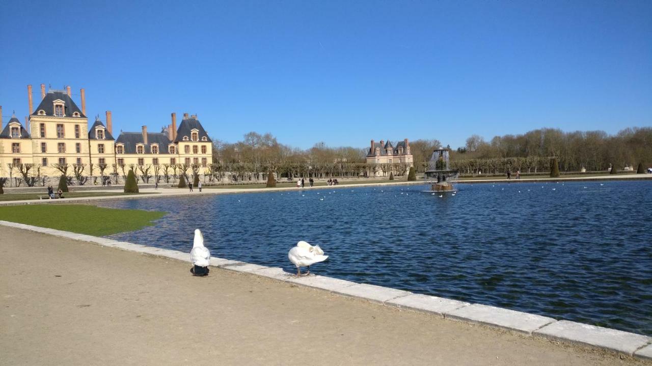 Studio Royal By Beds4Wanderlust - Place Du Marche Avec Parking Prive Fontainebleau Exterior photo
