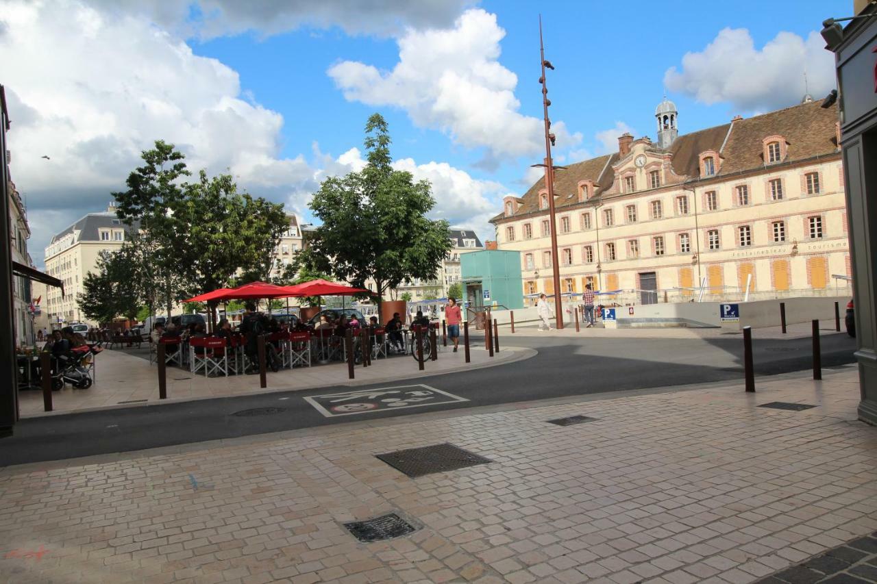 Studio Royal By Beds4Wanderlust - Place Du Marche Avec Parking Prive Fontainebleau Exterior photo