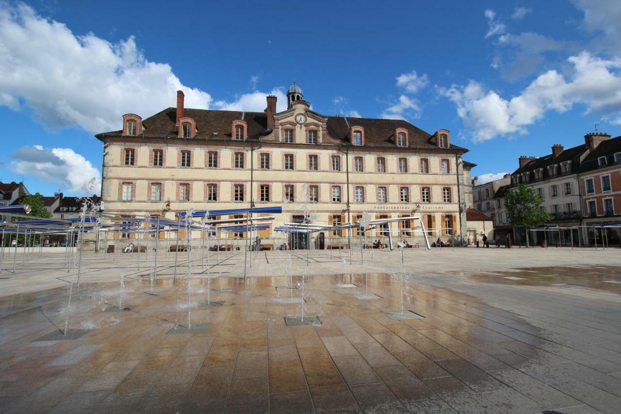 Studio Royal By Beds4Wanderlust - Place Du Marche Avec Parking Prive Fontainebleau Exterior photo