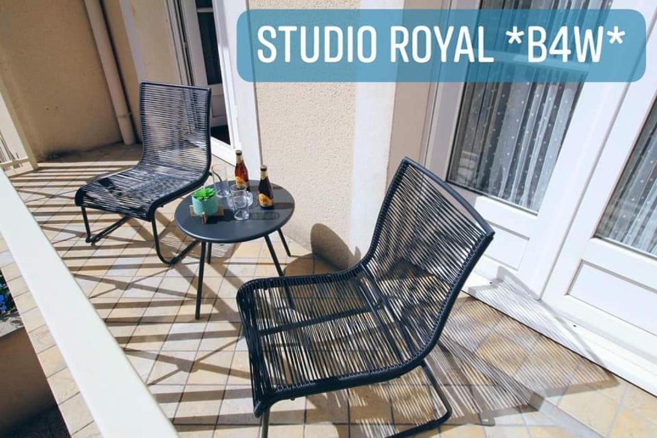 Studio Royal By Beds4Wanderlust - Place Du Marche Avec Parking Prive Fontainebleau Exterior photo